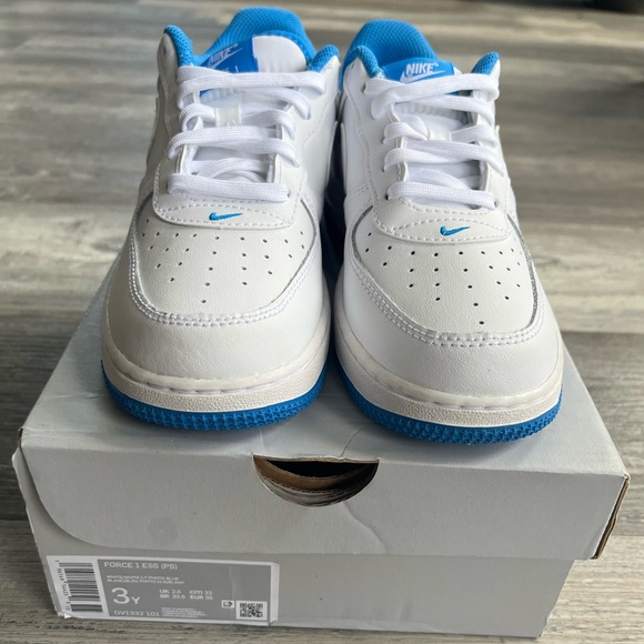 NIKE Air Force 1 ESS; New - Picture 2 of 3